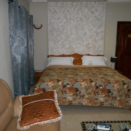 Agla Hotel Lome Luaran gambar