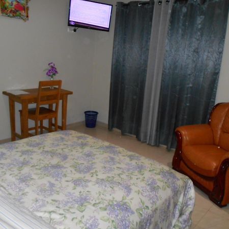 Agla Hotel Lome Luaran gambar