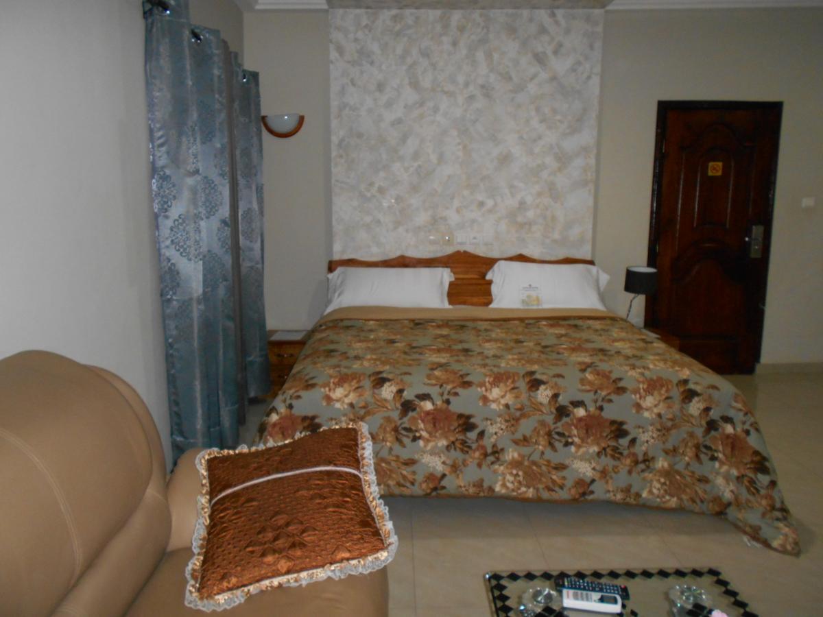Agla Hotel Lome Luaran gambar