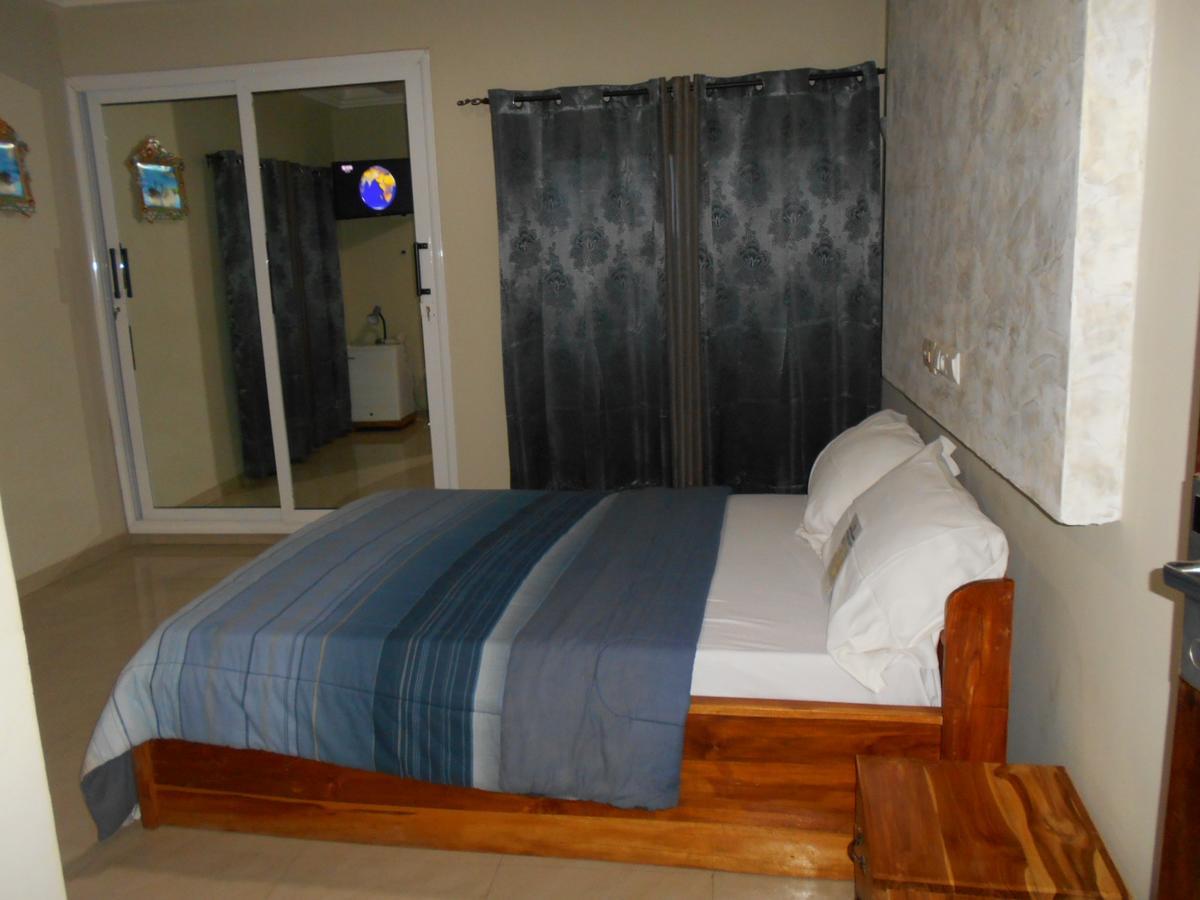 Agla Hotel Lome Luaran gambar