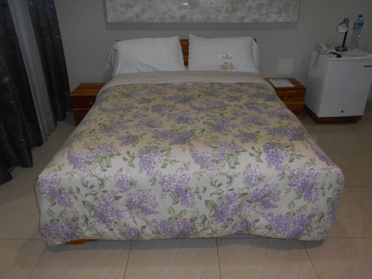 Agla Hotel Lome Luaran gambar