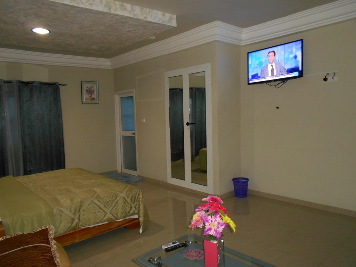 Agla Hotel Lome Luaran gambar