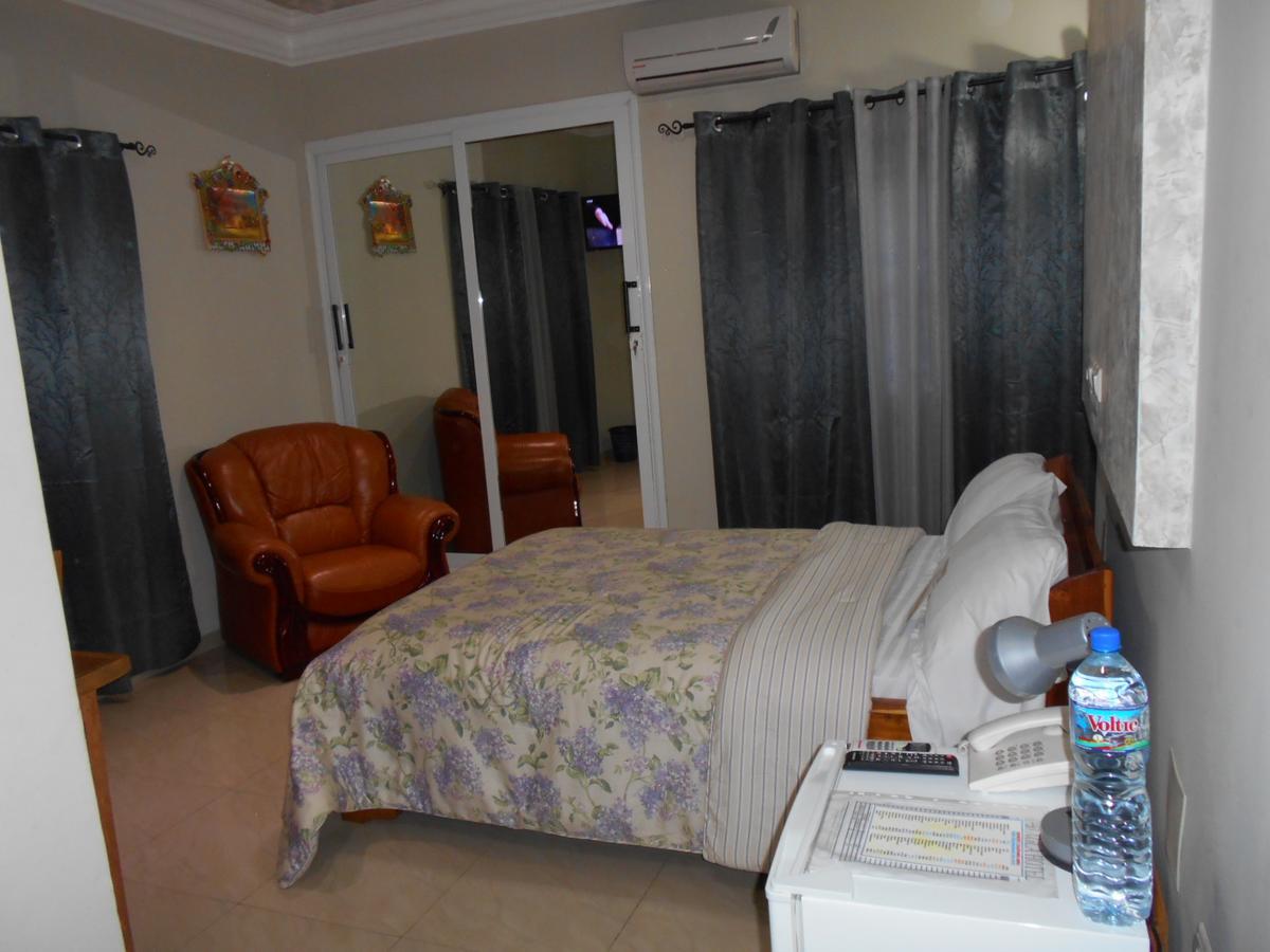 Agla Hotel Lome Luaran gambar