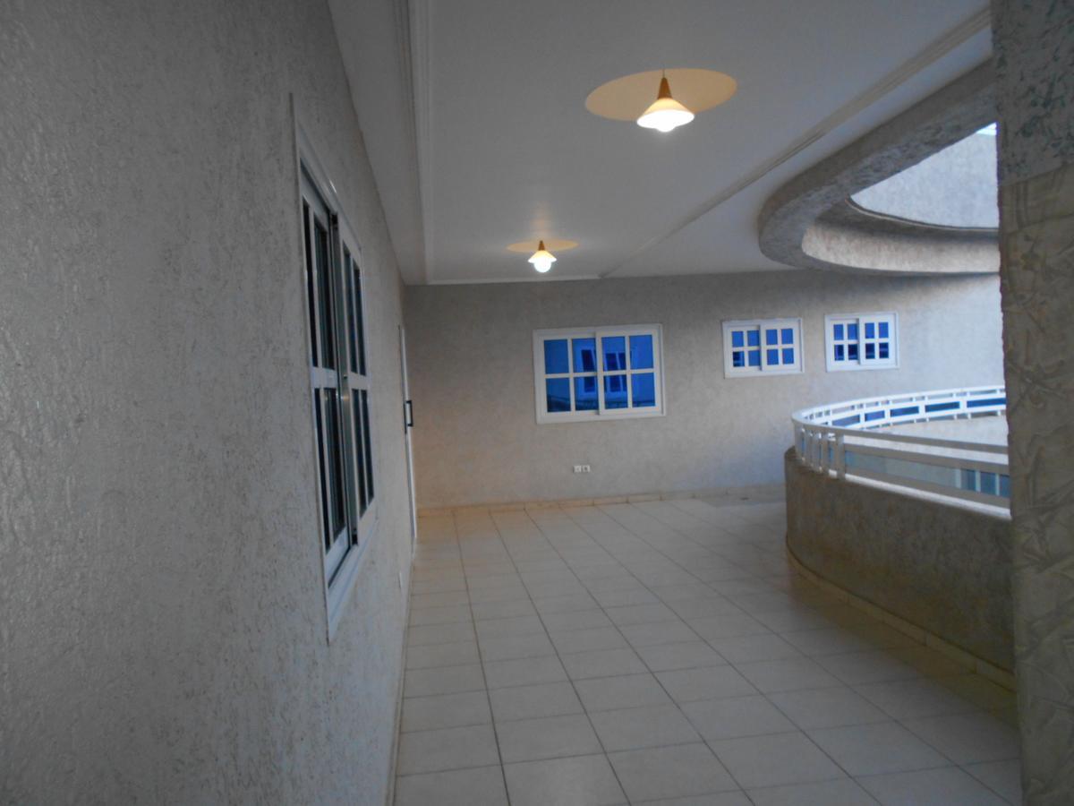 Agla Hotel Lome Luaran gambar